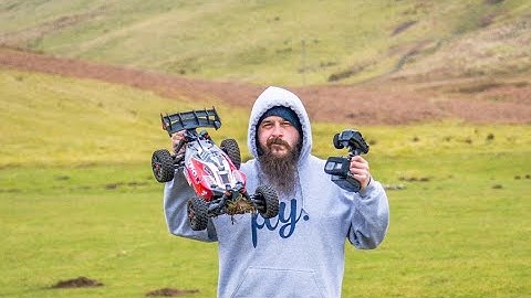 First run with the Arrma Typhon 3s, speed runs and bashing it, what an awesome buggy, how fast?!