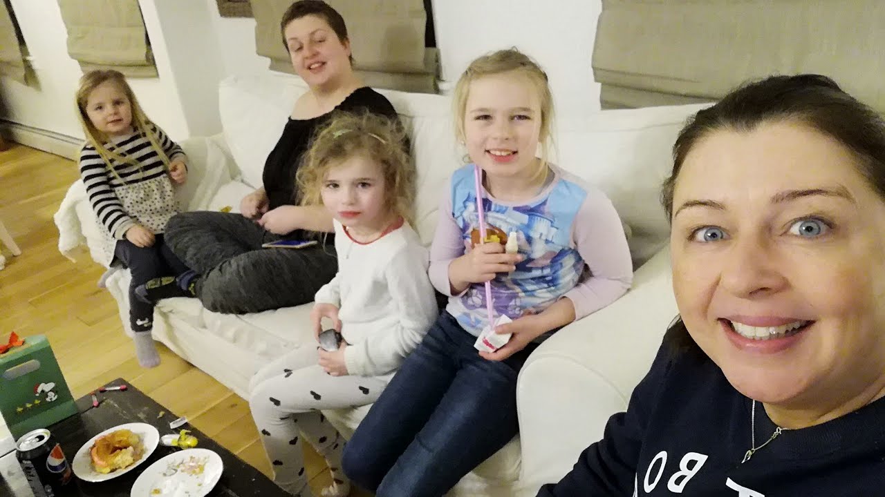 Hyggeaften med døtre, barnebarn & 3 hunde😀