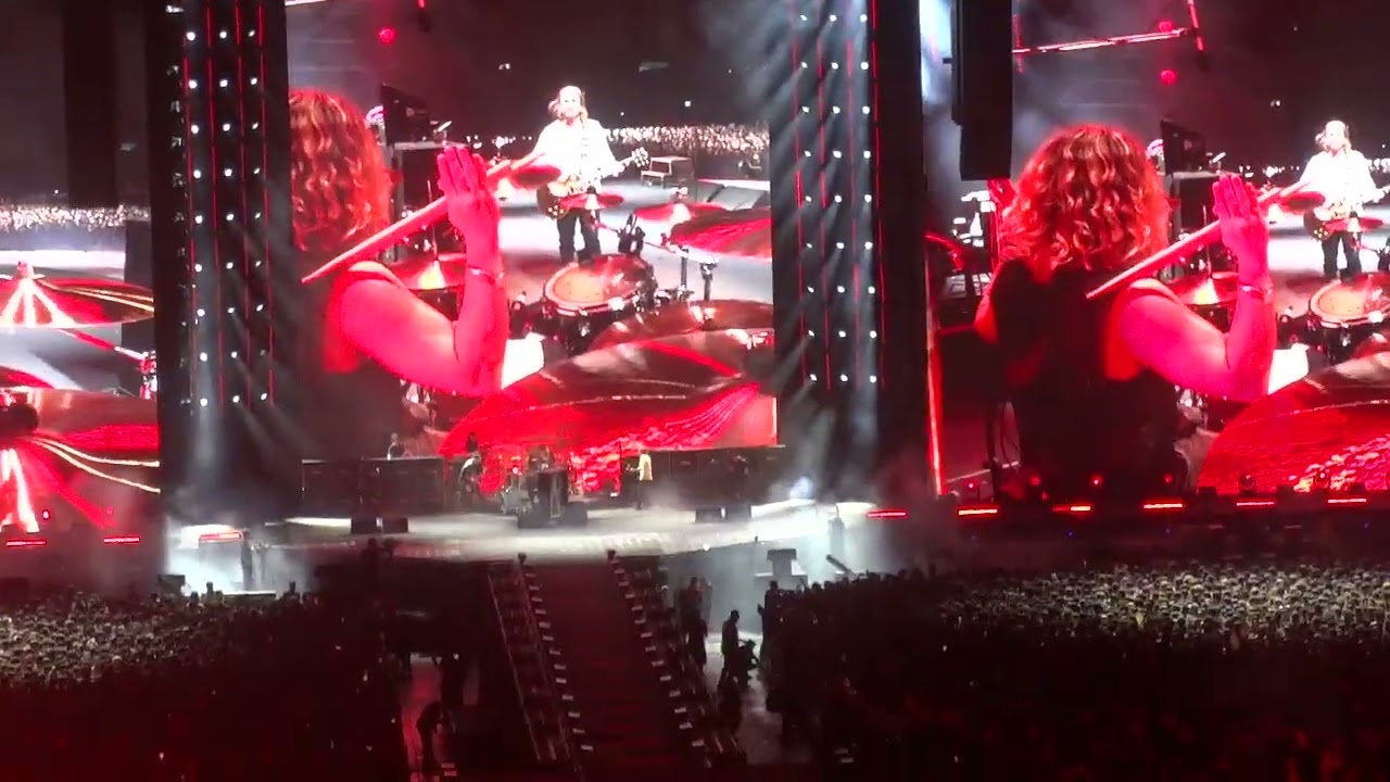 Airbag en River 18 12 2025 Long tall sally La partida de la gitana  moda del monton