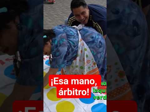 La otra mano izquierda... es la misma.