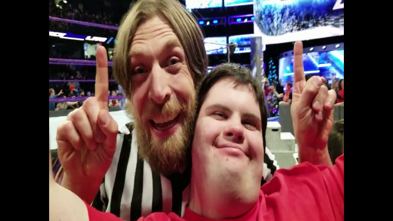 WWE Smackdown Front Row, Ringside seats!!!!!!!!!! YouTube