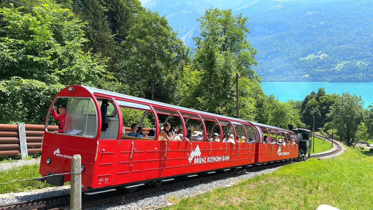[4K] 🇨🇭 Самое красивое путешествие на поезде в Швейцарии – Бриенц Ротхорн Бан🚂 (2025)