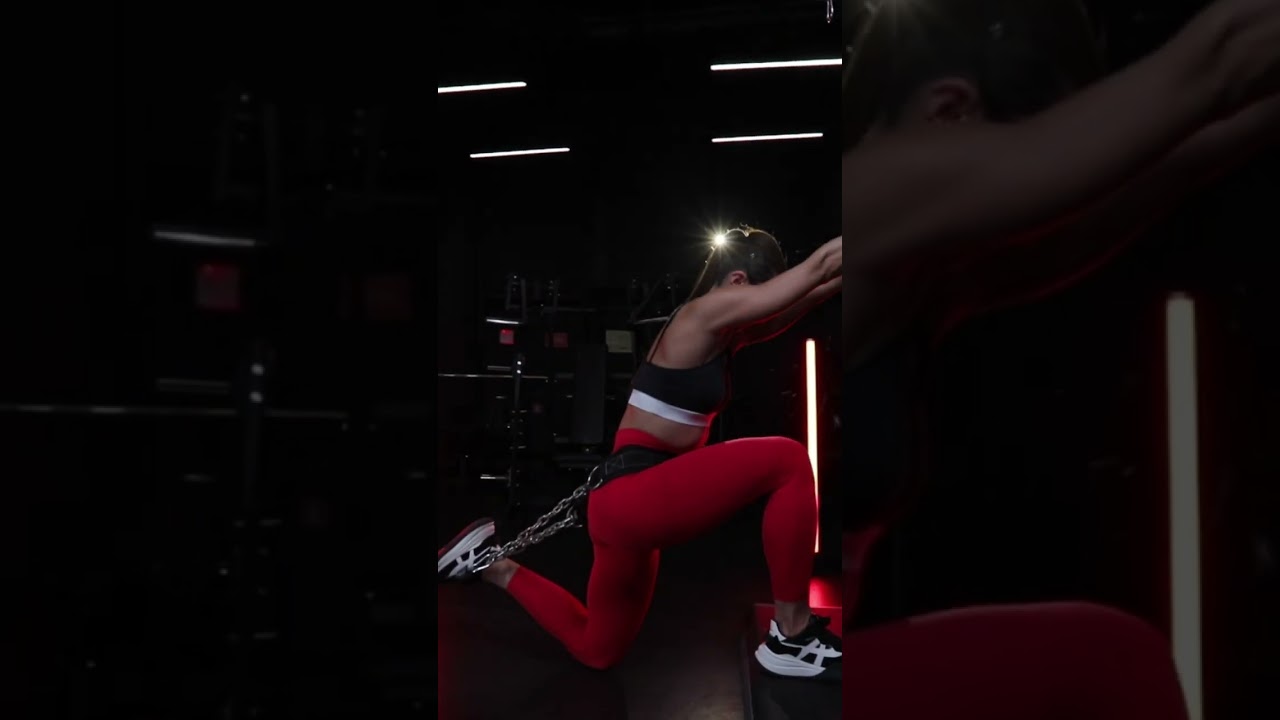 Bulgarian split squat in crossover | Болгарские приседания в кроссовере