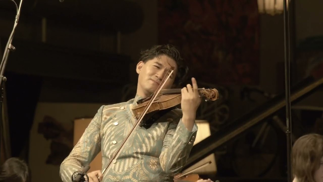 Iskandar Widjaja plays Gladiator-Now we are free