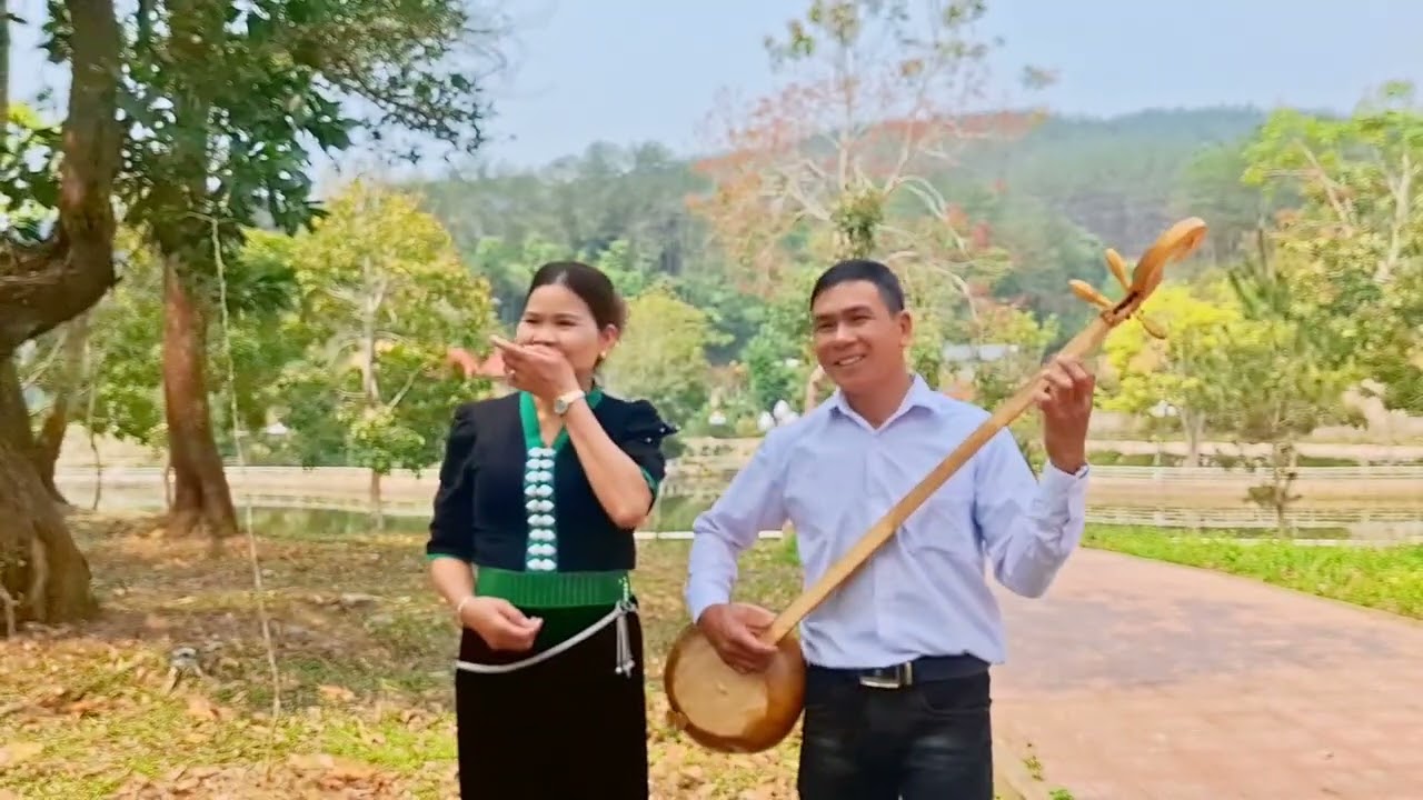 Hát giao duyên. Mời quý vị đón nghe