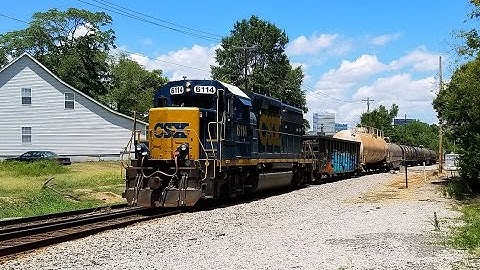CSX Y101-29 crossing Tryon St w/ solo GP40-2