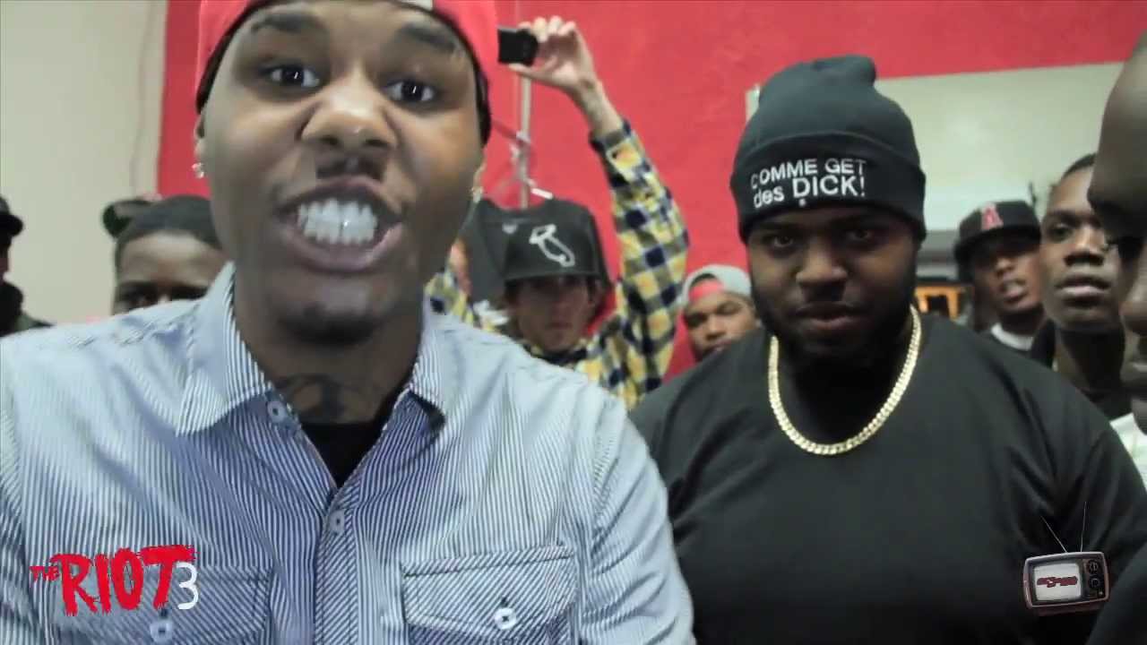 THE RIOT - Rapper Killer (Def) vs Willie Armer - YouTube