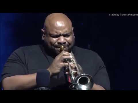 Rashawn  Ross  crazy solo with DMB playing on Donat mouthpiece