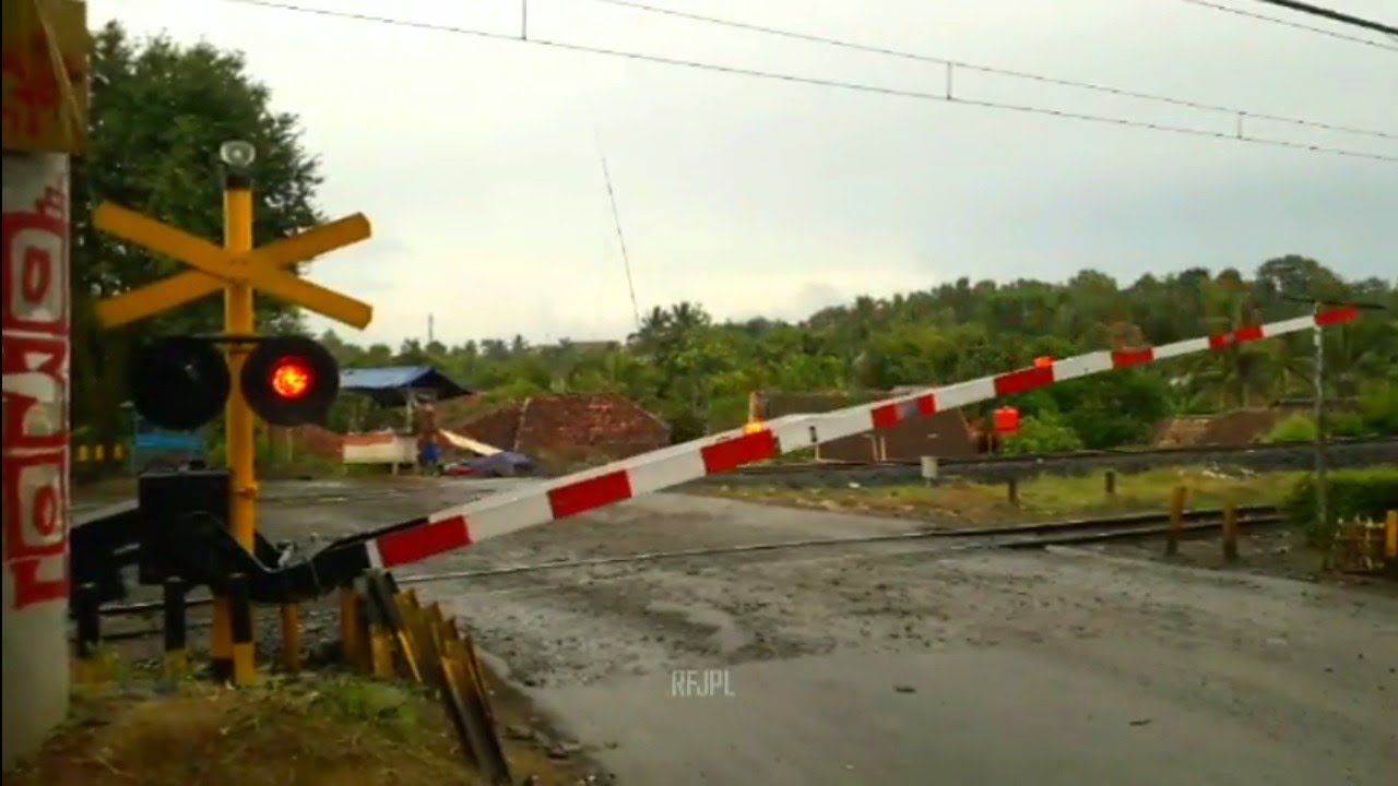 Nostalgia Kompilasi Random Perlintasan Kereta Api 2017