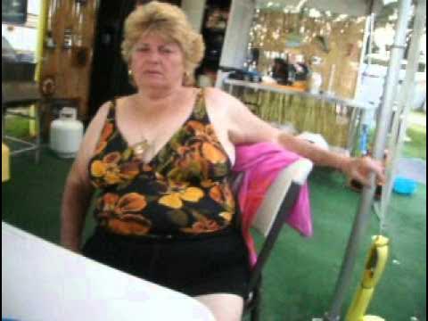 Взрослые волосатые женщины. Старые женщины в вебкамере. Старые волосатые брюнетки. Веб камера бабулька. Волосатые тетки в возрасте.