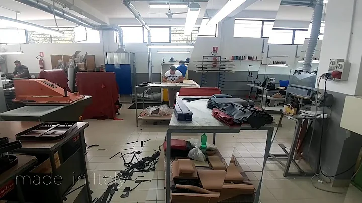 MANUFACTURER OF BAGS, YOUR ITALIAN LEATHER FACTORY.