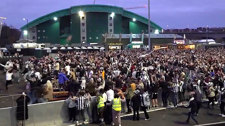 CRAZY SCENES! 🏆 Newcastle fans REACT TO HISTORIC Carabao Cup win at fanzone