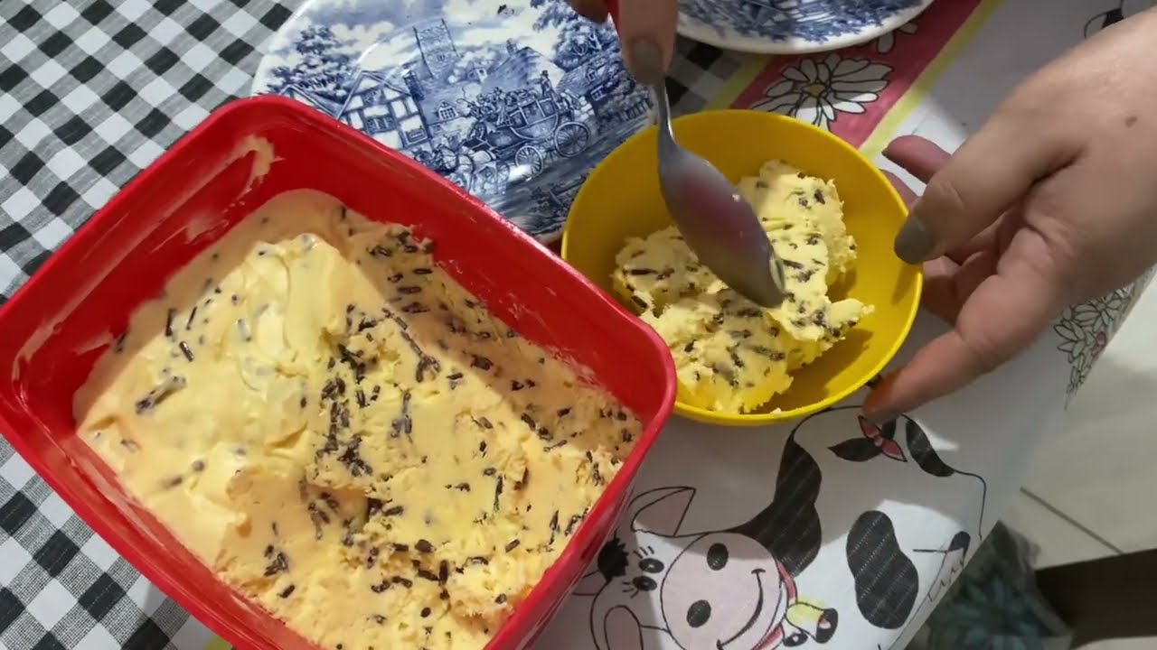 Como fazer Sorvete caseiro de maracujá com flocos de chocolate 