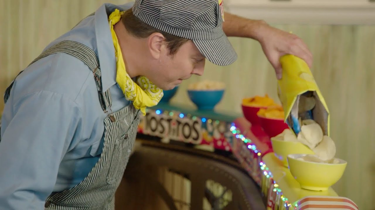 Jimmy Fallon (& family!) Appears in Frito-Lay's Holiday Ad (2021)