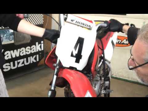 Como mudar selos garfo em um crf70