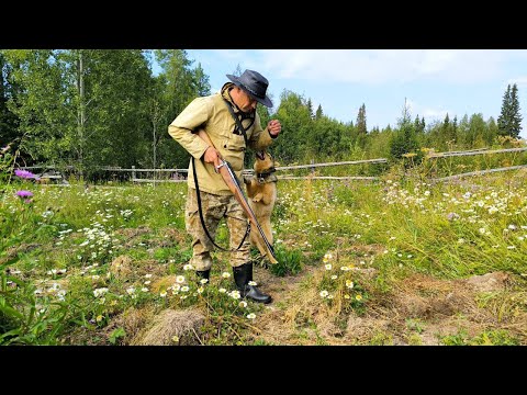 МЕДВЕДИ РАЗРЫЛИ ВСЮ ПОЖНЮ / ЗЕМЛЯ ВЫСОХЛА ДО ПРЕДЕЛА / ЯГОДЫ МЕЛКИЕ И МАЛО / ГРИБОВ НЕТ.