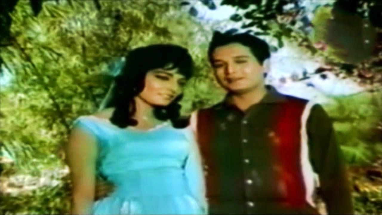 Love Scene   Biswajeet  Naina Sahu  Hare Kanch Ki Chooriyan   Biswajeet