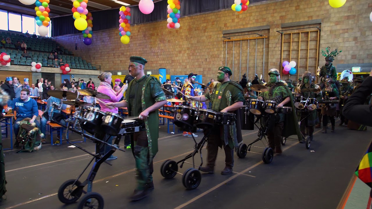 2019 02 24 Internationales Guggentreffen Geslach Guggen Einmarsch