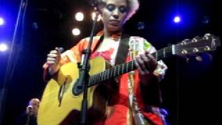 Martina Topley Bird - Need one - Live à l&#39;Alhambra ( PARIS ) le 05/11/2008