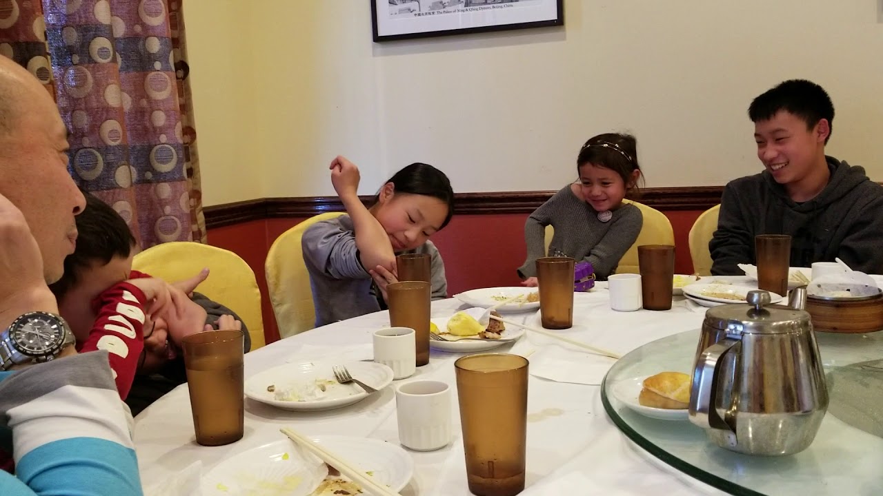camera iphone 8 plus apk Ayrton at the New Year lunch with cousins trying to kick their elbows - Jan 2019