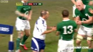 Mike Phillips try from quick throw-in vs Ireland