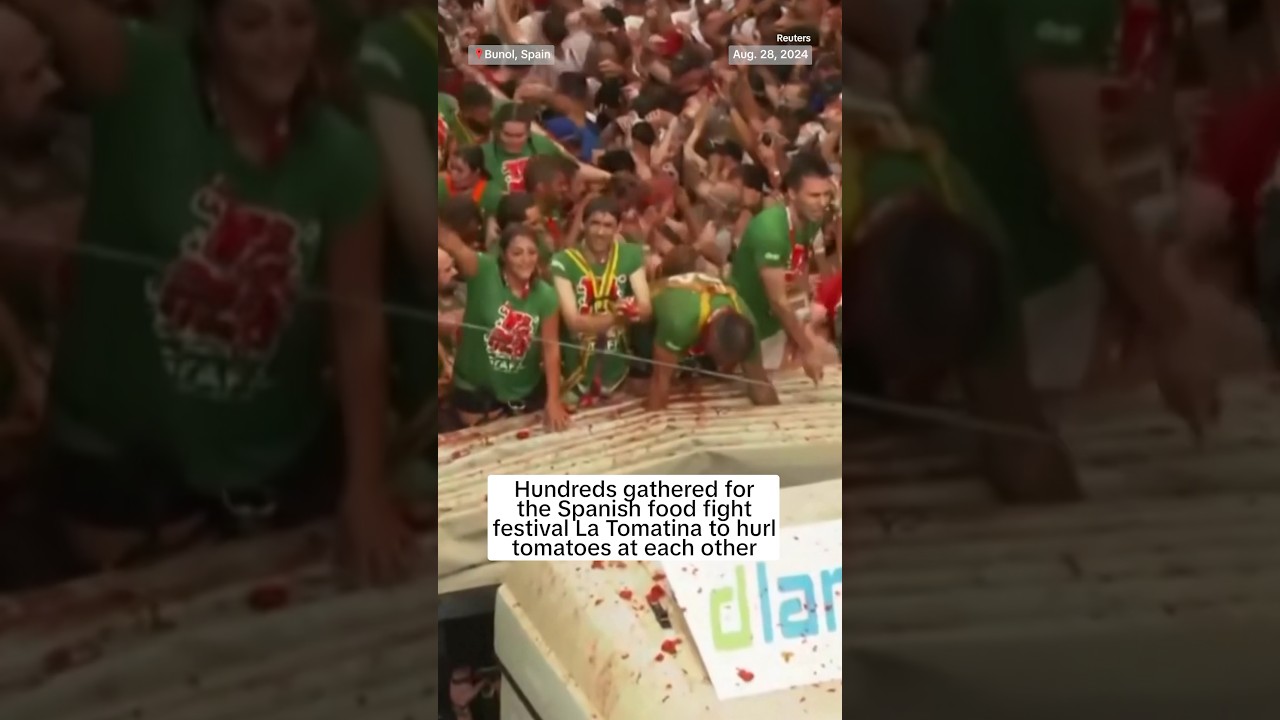 Hundreds gathered for the Spanish food fight festival La Tomatina to hurl tomatoes at each other￼