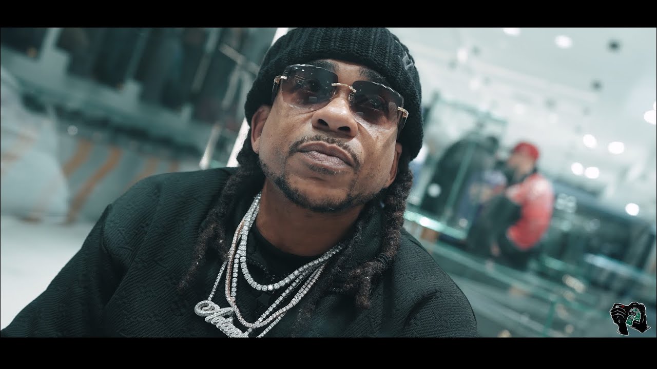 EXCLUSIVE: MAX B AT AVIANNE JEWELRY FIRST DAY OUT (FILM BY MULAAVISION)