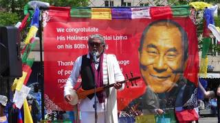 (འདོན་ ༢༤༤) ཟློས་གར་སྒྱུ་རྩལ་པ་དང་བོད་དོན་ལས་འགུལ་བ་བློ་བསྟན་རྣམ་གླིང་ལགས་སུ་བཅར་འདྲི།