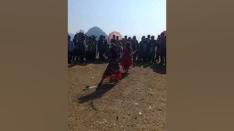 Các cô gái múa khèn tại Lễ Hội gầu tào Sín chéng......và cái kết