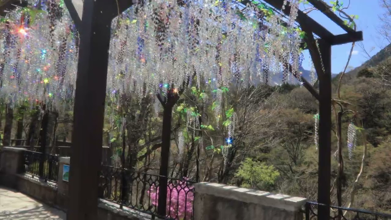クリスタル・ガラス - YouTube