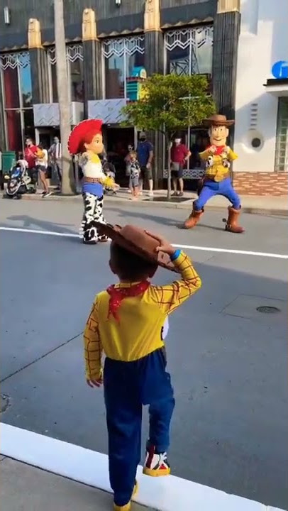 PARADE,,, bertemu fans, saling beri salam. angkat topi #toystory #shorts #short #ytshorts#ytshort