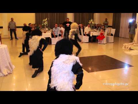 ანსამბლი \"ივერიელის\" სოლისტების ცეკვა მთიულური ქორწილში