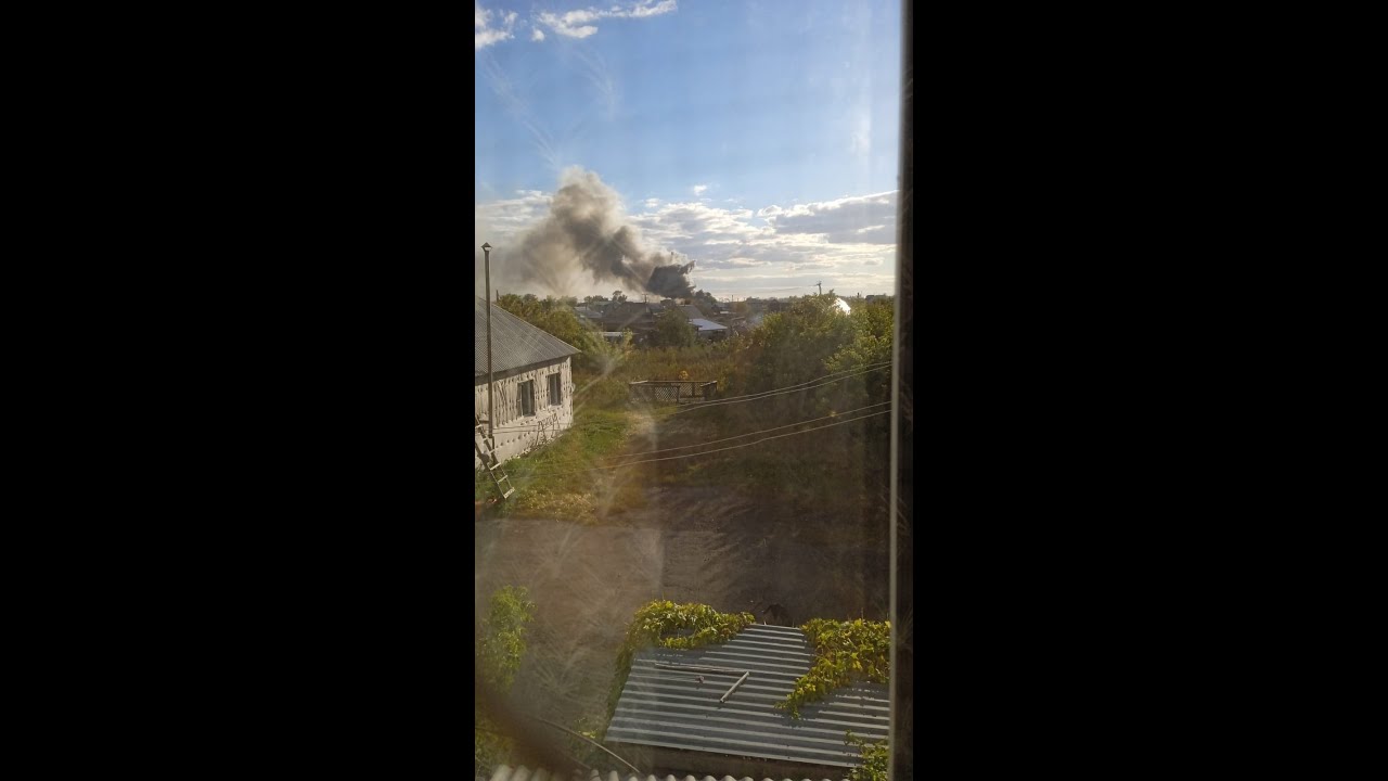 в Камне-на-Оби сгорел крупный строительный магазин - YouTube