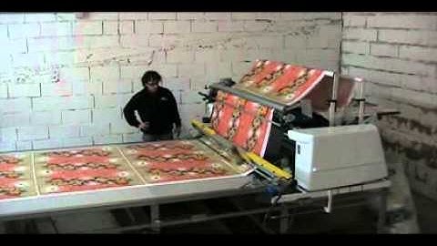 Spreading from book folded tray