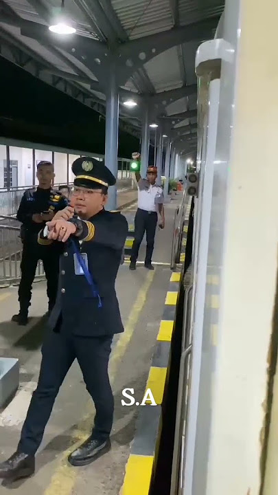 Semboyan 40 41 35 KA Sindang Marga #kondektur  #semboyan404135 #train #shortvideo #subscribe #share