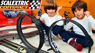 SCALEXTRIC COMPACT LOOPING RAIDERS EVAN y DANI hacen CARRERAS de VERDAD en casa!!