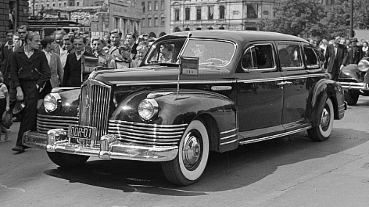 ЗИС-110 и ЗИС-115 — один возил народ в такси, другой прятал Сталина за тоннами брони