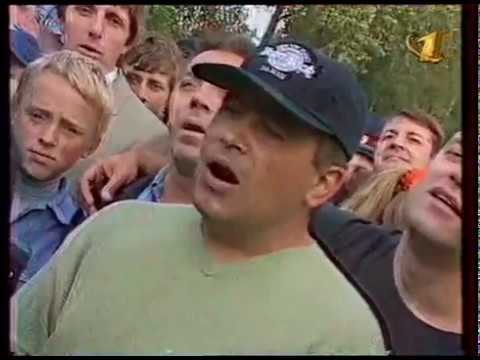 Группа Любэ в телепередаче “Играй, гармонь!” на всемирной ярмарке “Российский фермер” в 1998 году.