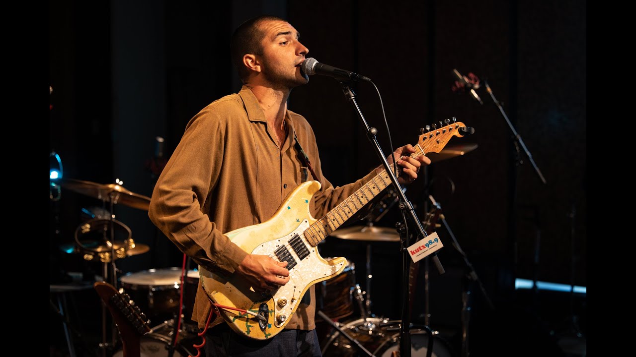 Guarda je'Texas- KUTX Studio 1A su YouTube Guarda je'Texas- KUTX Studio 1A su YouTube