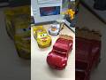 カーズ ディズニートミカ 扉を開ける🚪ライトニング・マックィーンがチェンジ🟣🟢🔴 #shorts #カーズ #cars #トミカ @OmotyaRanger