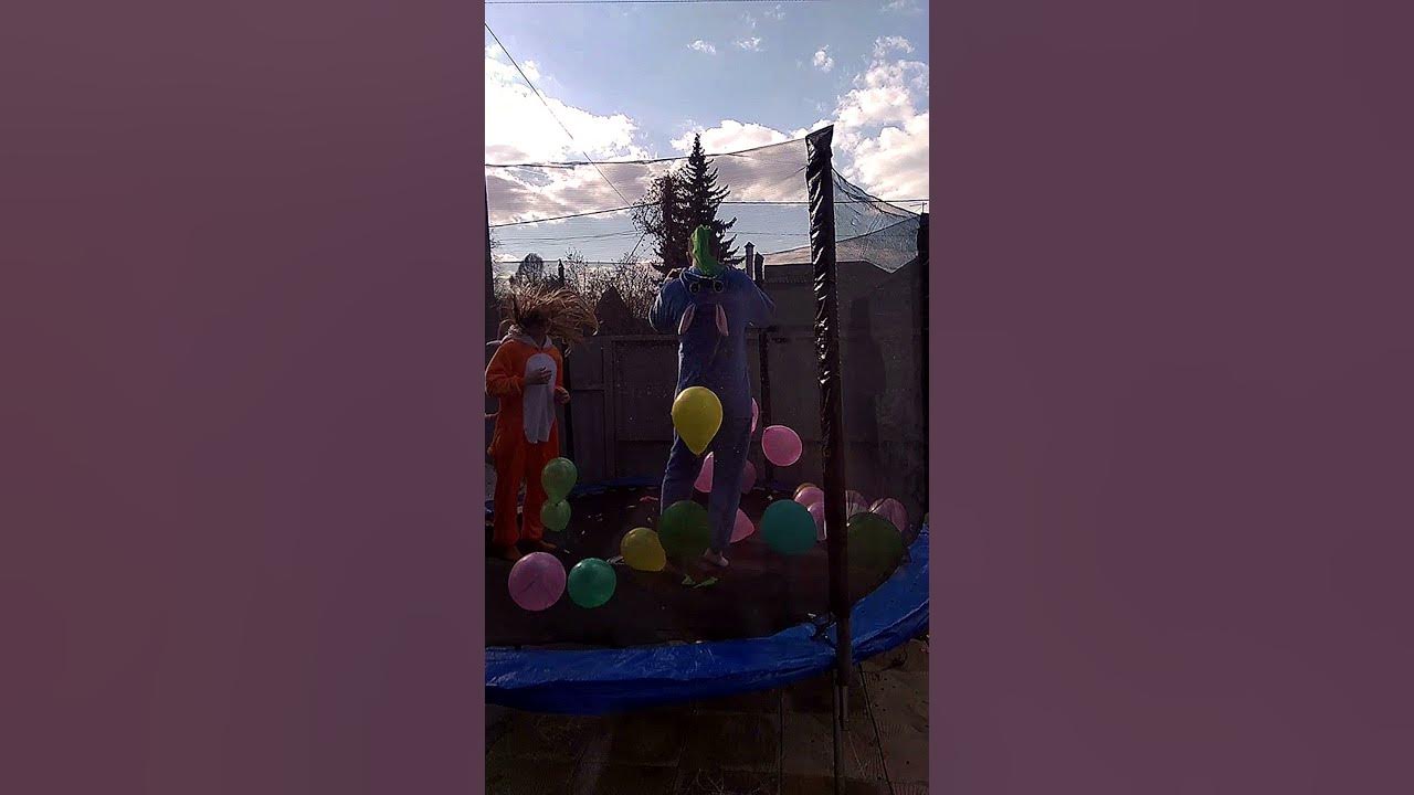 Короче говоря, подарили дочке батут - YouTube