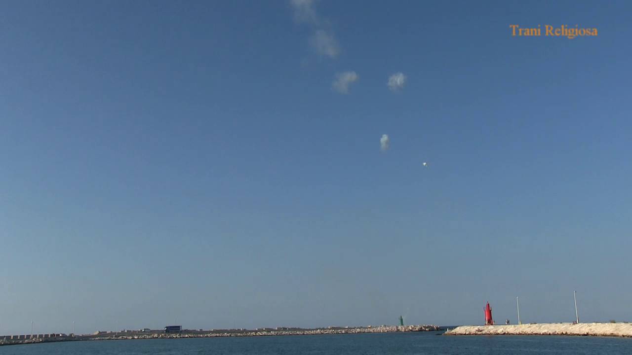 TRANI - 21 colpi di apertura festa e suono festoso delle campane