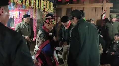 Cắt Dây Rốn : Trong lễ cấp sắc của người nùng xứ lạng