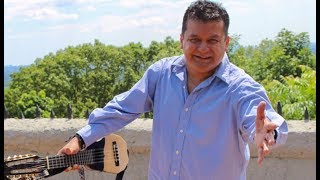 Moises Salazar y su Charango - Poco a Poco en vivo