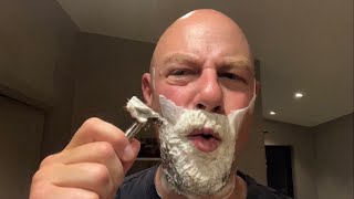 Straight razor vs. Safety razor beard-off