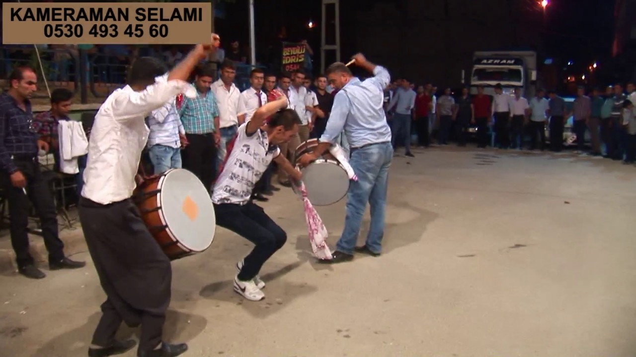 BEYDİLLİ İDRİS ASAGI HÖCÜKLÜLERİN DÜĞÜNÜNDE COSTURDU  3