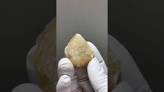 Video preview: Honey-Yellow Scheelite — Xuebaoding, Sichuan, China · 3.6 cm