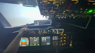 UAL 450 EWR LDG
