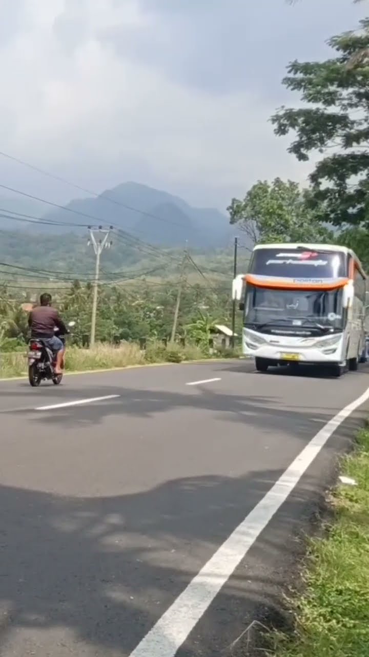 Pariwisata Majalengka: Menggagas Kemajuan Melalui Armada Bus Pariwisata yang Handal