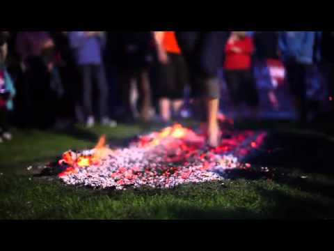 Βίντεο: Πώς να ξεκινήσετε το Firewalking στην Ελλάδα